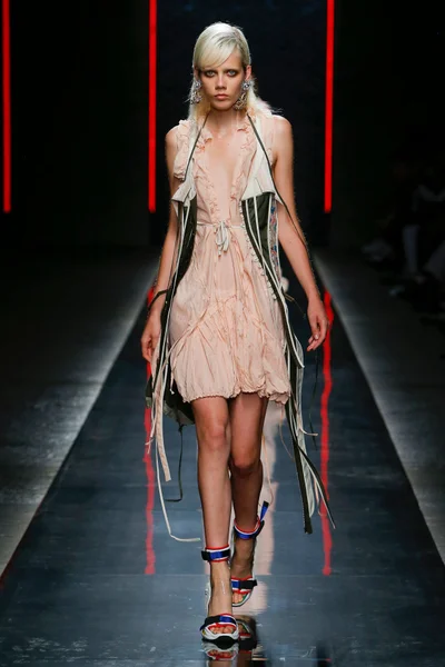 Look 45